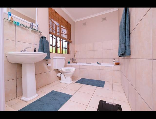 3 BEDROOM HOUSE FOR SALE IN WORLDS VIEW